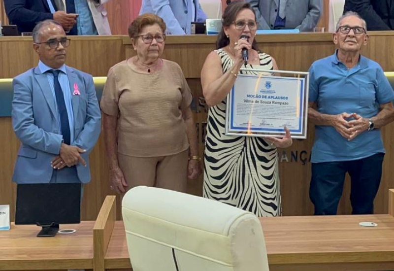 Homenagem de moção de aplausos