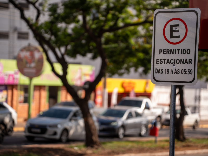 Prefeitura libera estacionamento à noite em trecho da Avenida Lions Internacional
