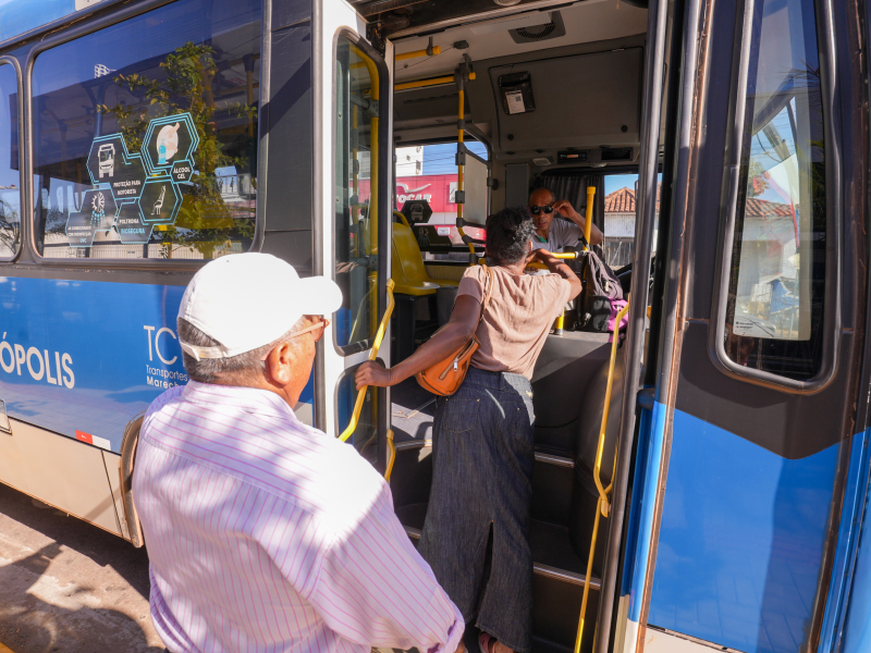 Prefeitura atende Justiça e garante ônibus de graça para votação no 2º turno